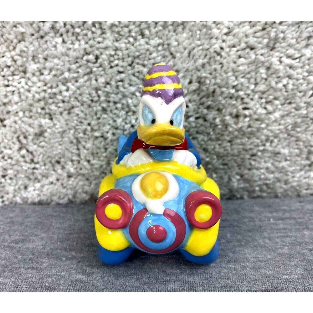 Disney Enesco‎ Ceramic Donald Duck In Car Figurine